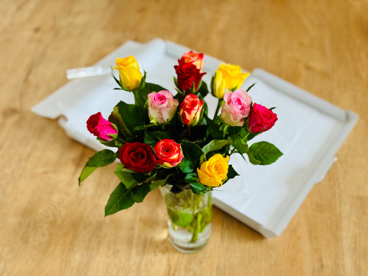 📮💐 Briefkastenstrauß "bunte Rosen"